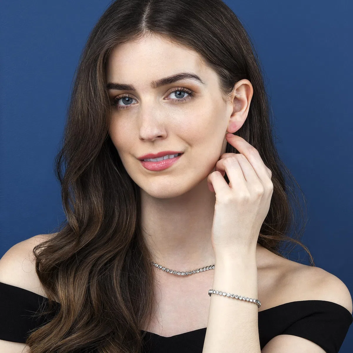ZAVANA Collana da Tennis per Donna e Ragazza - Splendida Color Oro o Argento Con Pietre Bianche Scintillanti - Bigiotteria Con Confezione Regalo