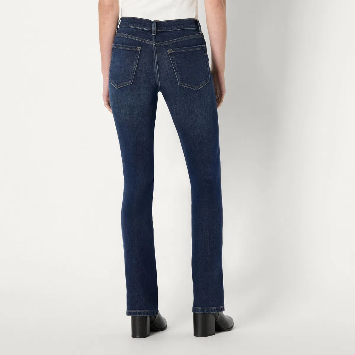 Amazon Essentials Donna Jeans Bootcut Curvy a Vita Media, vestibilità Aderente