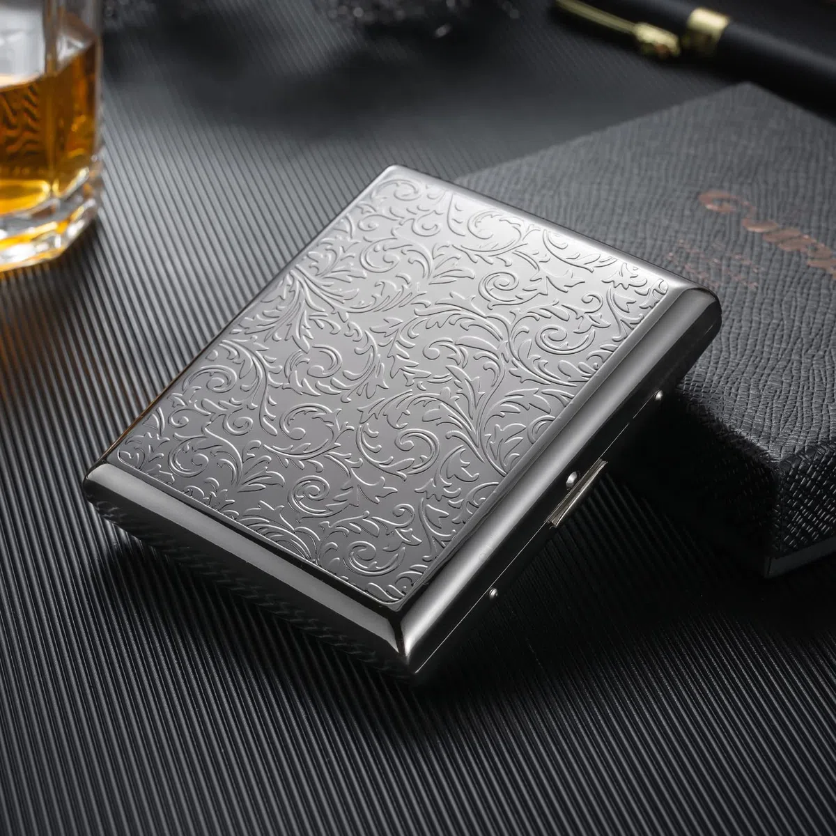 Ohaoduo - Portasigarette retrò in metallo nero vintage, scatola per 20 sigarette, portasigarette in acciaio inossidabile per 20 sigarette, astuccio per sigarette per uomini e donne (tangcao hei)