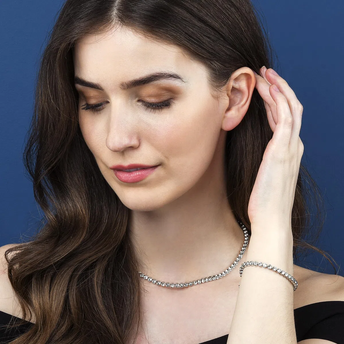 ZAVANA Collana da Tennis per Donna e Ragazza - Splendida Color Oro o Argento Con Pietre Bianche Scintillanti - Bigiotteria Con Confezione Regalo