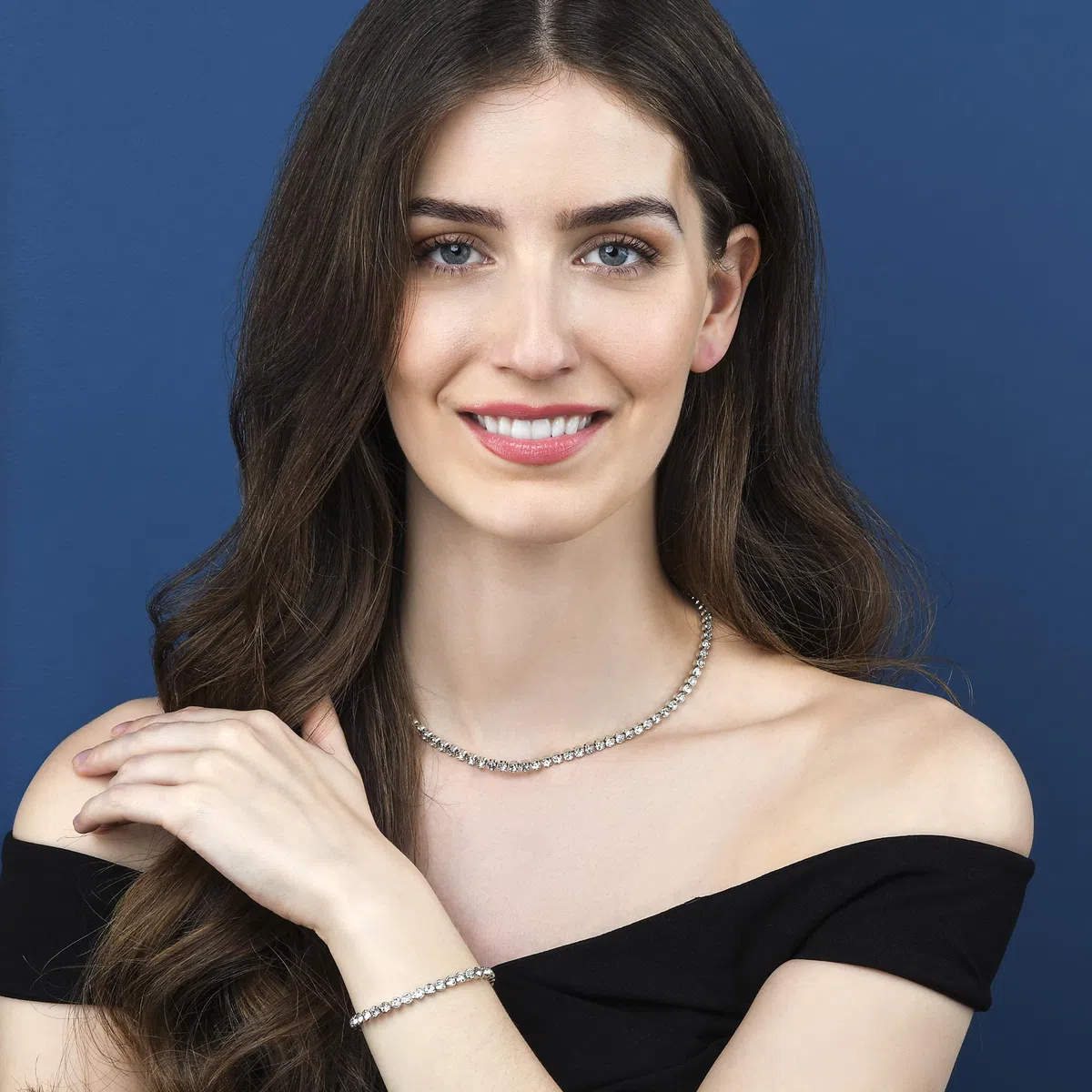 ZAVANA Collana da Tennis per Donna e Ragazza - Splendida Color Oro o Argento Con Pietre Bianche Scintillanti - Bigiotteria Con Confezione Regalo