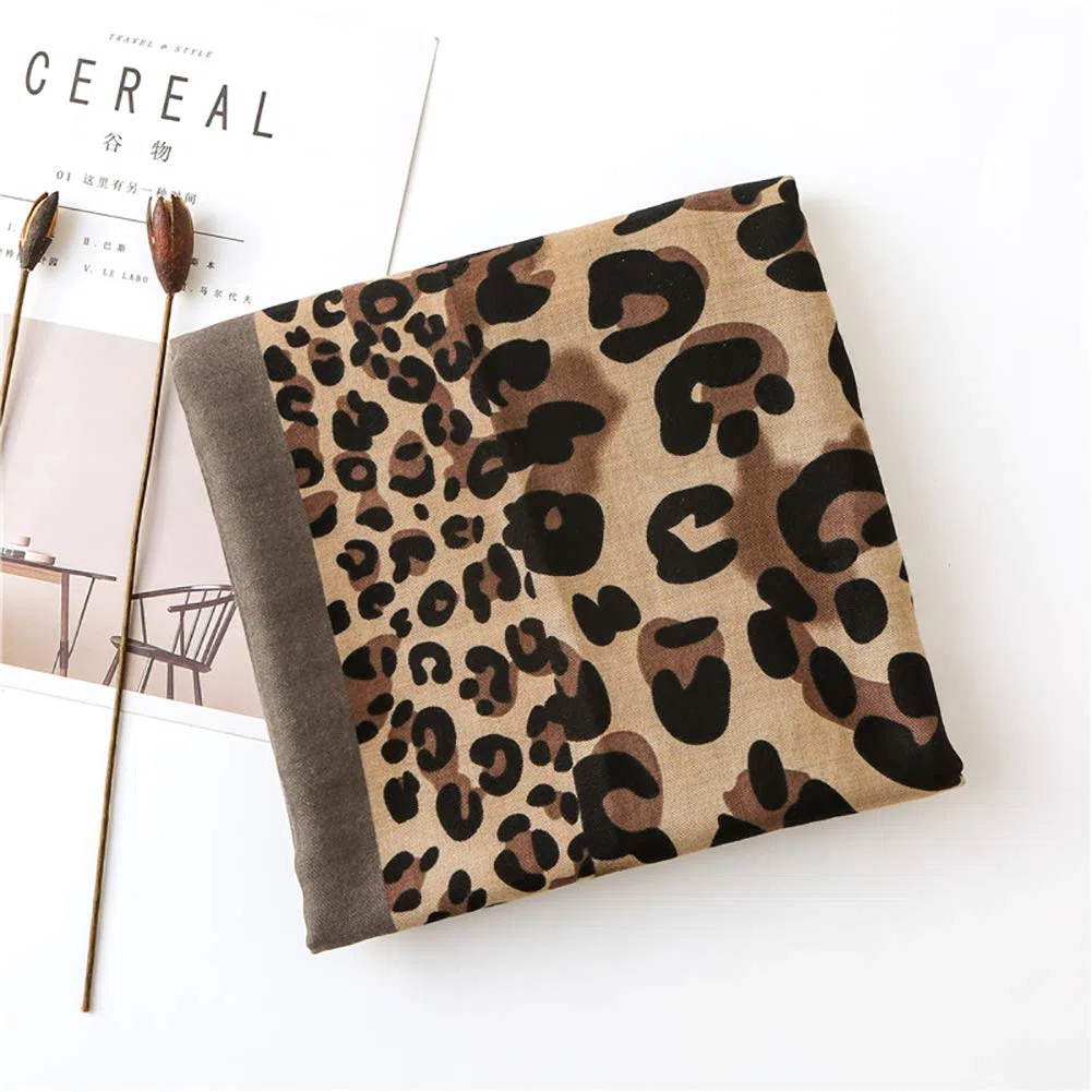 Sciarpa Leopardata Donna Con Nappe Morbide Alla Moda, Sciall e Accessori Maculati